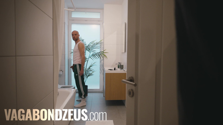 VagabondZeus - Erotic Filmmaker: Pizza Night luat-o razna în haos cu pișare între două frate păroase