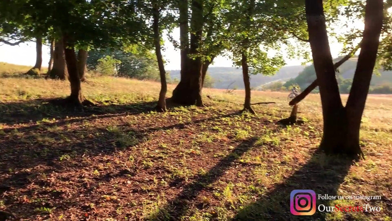 Our Secrets: Spermă în chiloți în timp ce face drumeții în pădure - foarte riscant în aer...