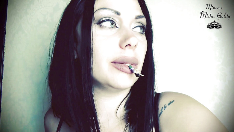 Goddess Misha Goldy: Le mie labbra - è una porta all'inferno per i piccoli esseri...
