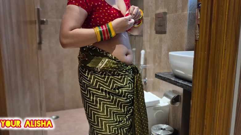 Your Alisha: Ho trovato Bhabhi nuda in bagno e la scopa