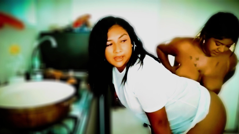 Uncut Lil Midget and Latina Freaky Friends: 릴 라티나와 친구를 요리하는 Gooon 룸