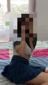 Aku ngentot pria ini sambil ngobrol sama suamiku di telpon
