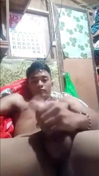 Un twink philippin se fait recouvrir de sperme chaud et collant