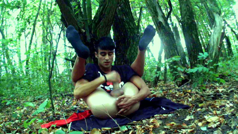 Idmir Sugary: Ben över huvudet fingrar och ryck med synliga anal sammandragningar