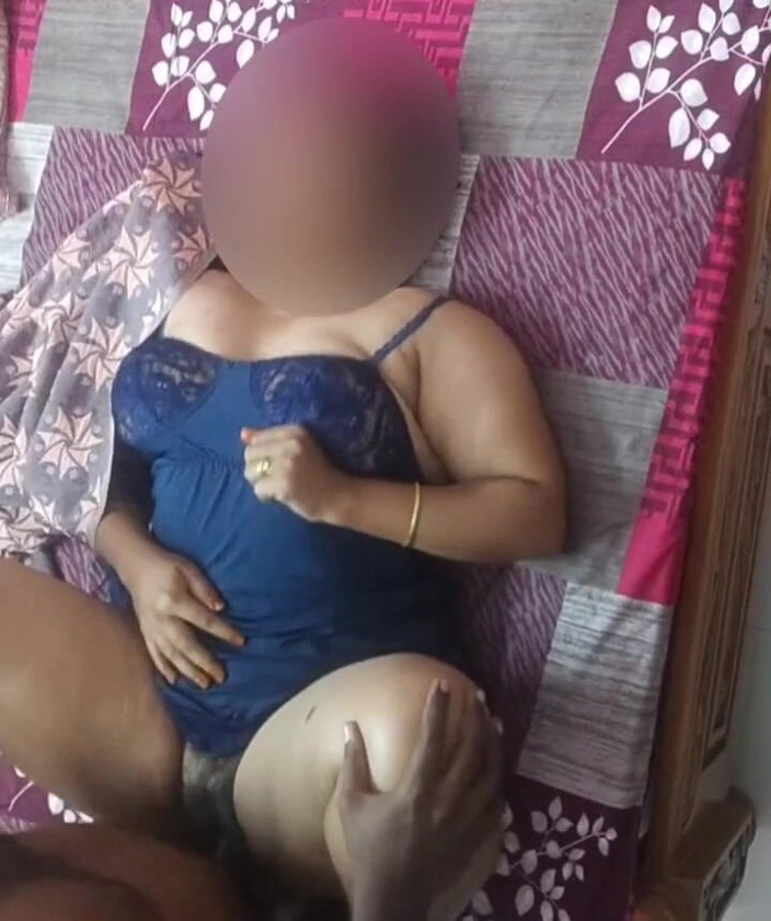 Black & white desicat: Hot Desi Boudi Big Juicy Tits Bouncing Rough Creampie Sex