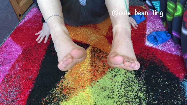 Alice Bean: Bean își dezbracă șosetele