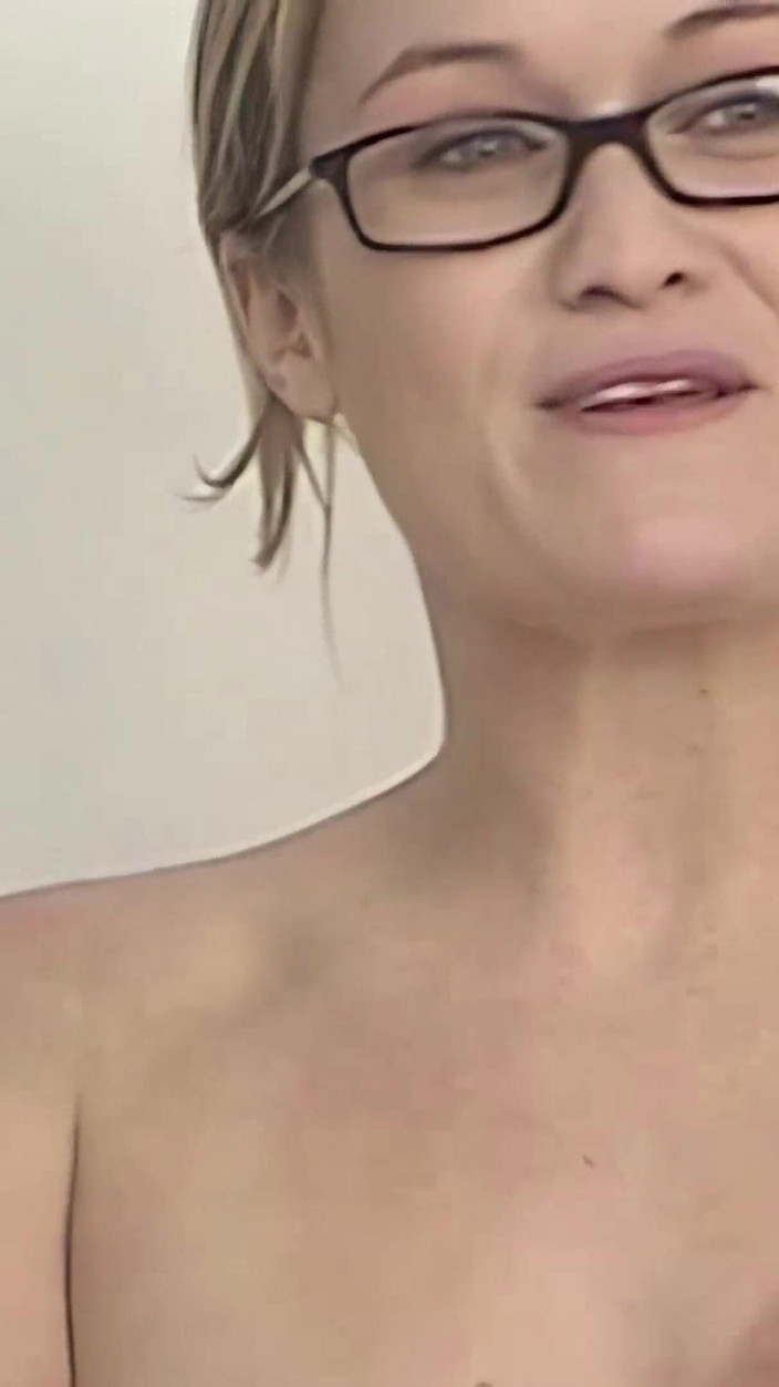 Amateur Pornos XXX: オタクメガネの女の子たちがチンポをしゃぶり、フェイシャルを受ける
