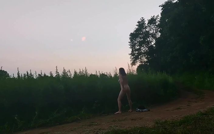 MissPopa: Yolun yanında amına dokunuyor. Bu Riskliydi