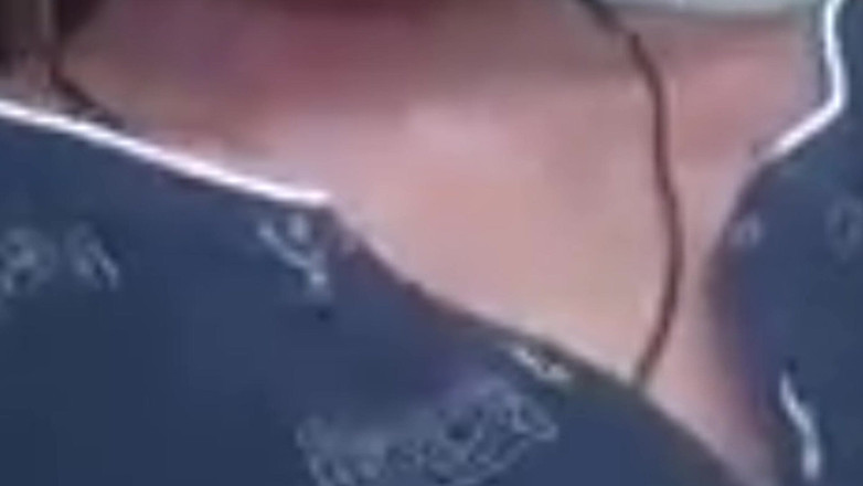 DesiBurChudai: Poté, co manžel vyšel ven, velmi divoce se stává nevlastním...