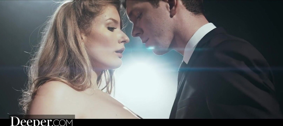 Deeper: Глубже. Mia Melano доказывает свои таланты на сцене