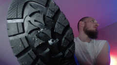 Hunky time: Un'arrapante maschio. Feticismo del piede e sborra con sputo