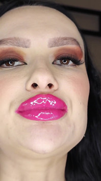 Riesige glänzende rosa Lippenstiftlippen, Bubble Gum, Lippenvibration 4K