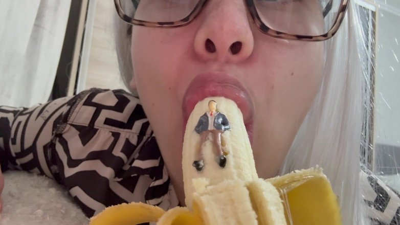 AmayaMori: Adik tiri raksasa jilat abang tirinya yang mungil