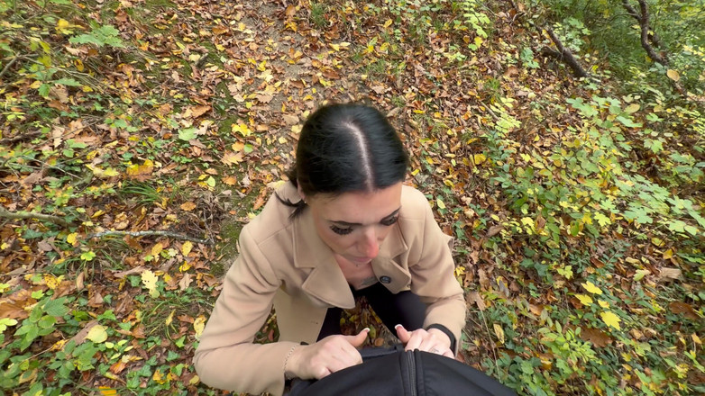 LizaRoxx: Krásný Nedbalý Deepthroat Při Turistice V Alpách