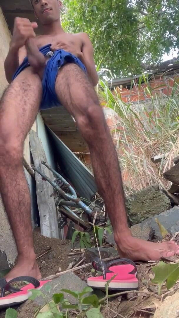 vergar4_daviid: 이웃집 뒤에서 자위해