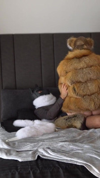 Sex nebun cu blană! Haina de blană, dop anal blană și o mască de câine! Joc de roluri cu pisică