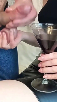 La matrigna mi mostra la tecnica dell'orgasmo rovinato. Sborrate multiple