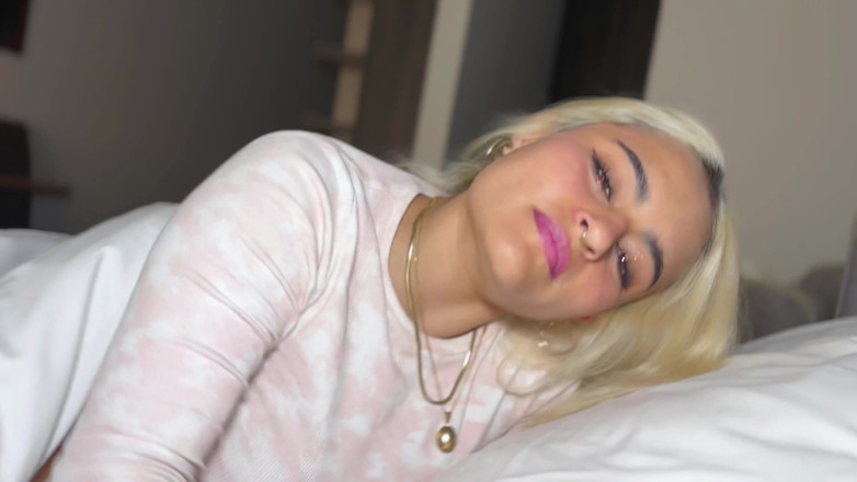 cxlila: My Stepsister’s Best Friend and I Shared a Bed and...