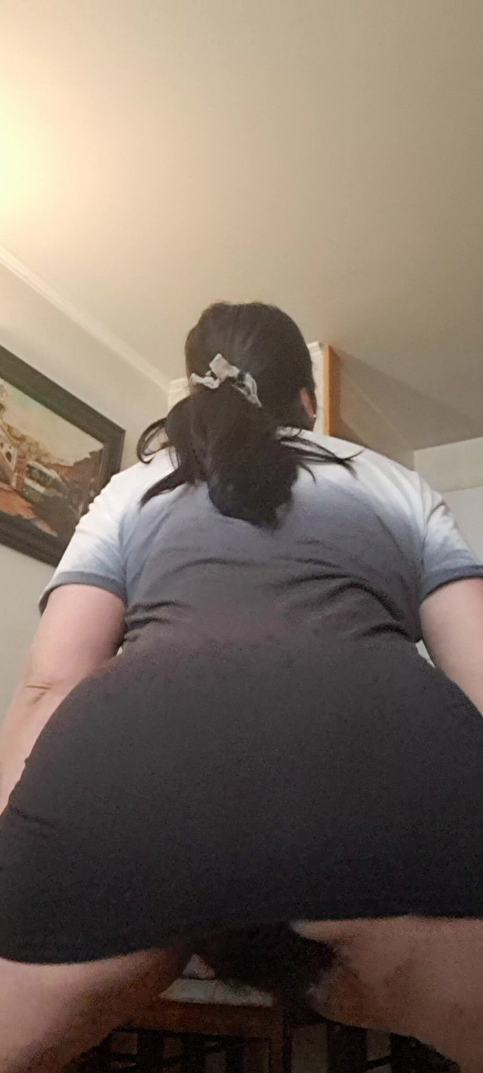 Mommy big hairy pussy: 彼は私を誘惑し、ホットな熟女の体を見たいと思っています