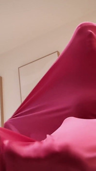 Kiki Daniels owinięty, związany, łaskocze i zakneblowany wewnątrz elastanu kokon przez ...