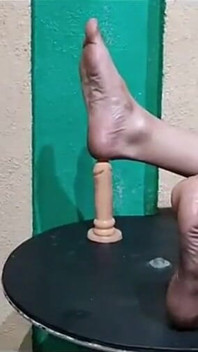 Strega a Piedi Nudi Dildo 2
