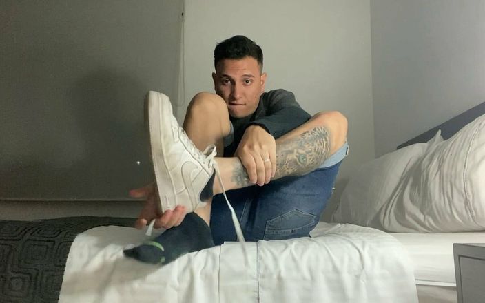 Tomas Styl: Nue dans un hôtel à Medellin