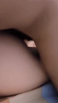 701 Umplând acest cur mare și strâmt cu lapte în timp ce urmărește hentai