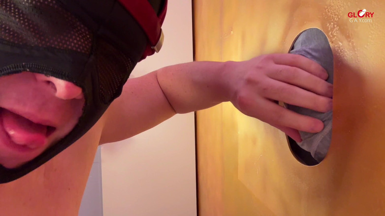 GLORYHOLEGAYS: Gloryhole XL - Non ho mai avuto così tanto in bocca