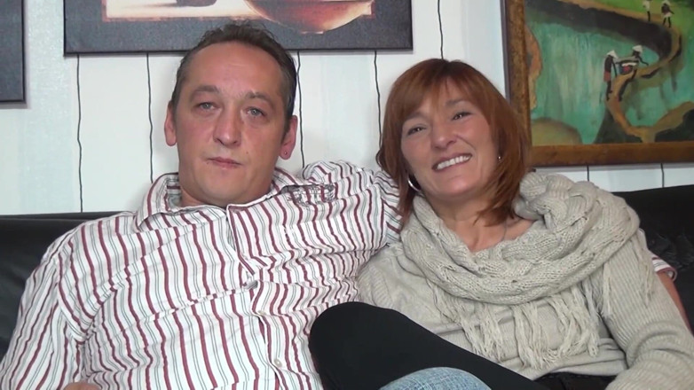 Swinger Friends Germany: เย็ดทรีซัมกับสาวสองคนโง่เง่า