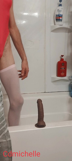 Feeling sexy today crosdressing: Cdmichelle memakai pakaian renang oren seksi bermain-main di bilik mandi
