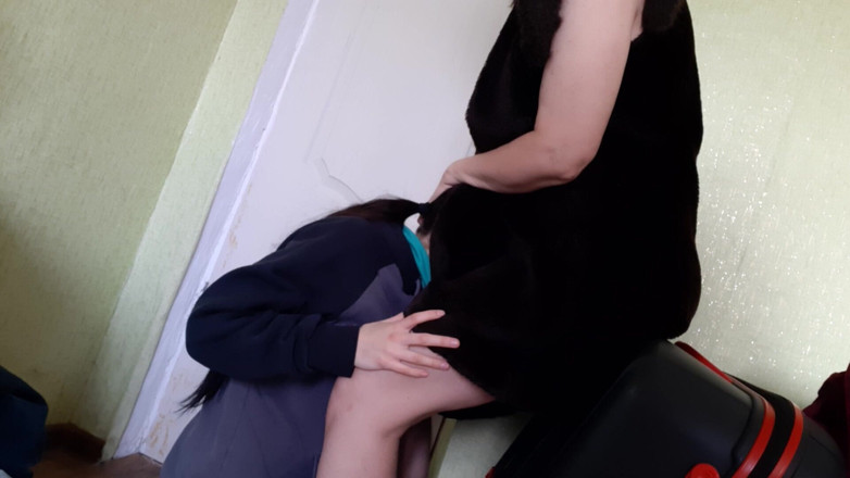 Lesbian-illusion: Meine freundin hatte nicht einmal Zeit, sich nach ihrer geschäftsreise...