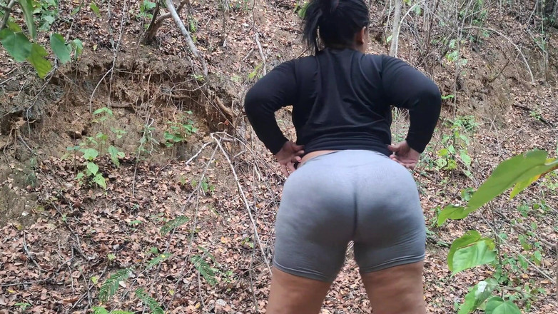 SugarPose: Latinoameričanka s velkým zadkem twerk venku