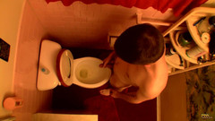Piss Twinks: 화장실에서 언로딩
