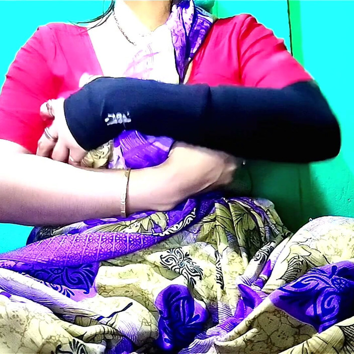 Neha_Noonu: Exotic Desi Saree Tease - Sensual Blouse Boob Pressing (part 1) HD