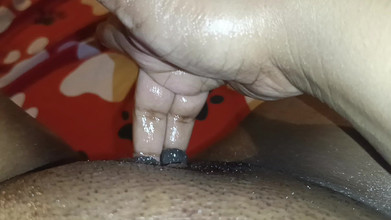 malesabenatiastar: Sunt lăsată singură acasă și am un orgasm delicios