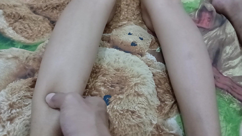 Amazingbeautycum: Ona masaj yaptığımda, yarağımı seksi götüne sokmak istemeden edemedim.