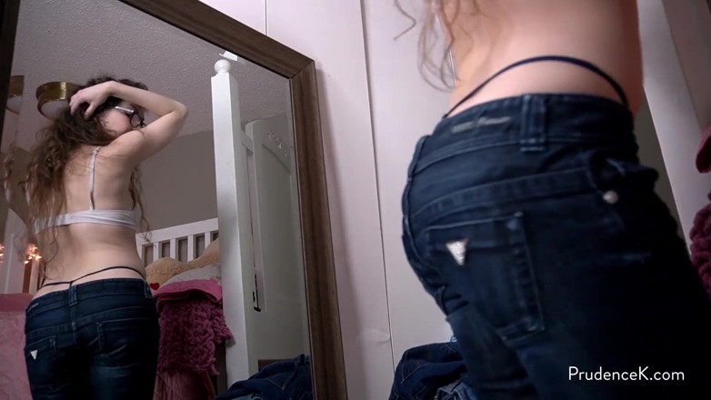 Prudence K Hairy & Shaving Fetish: Spogliarello: prova i jeans in un jeans in un jeans...
