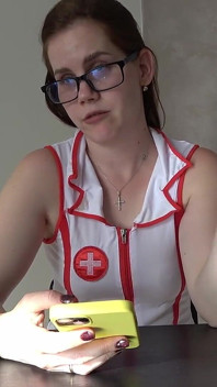 Esame Della Dottoressa Anna Umilia Un Piccolo Cazzo in Francese