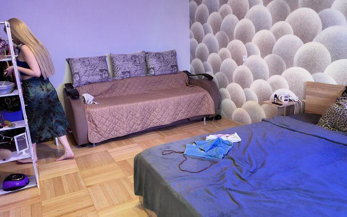 LyalkaMotanka: Uită-te la sora vitregă fierbinte chat cu un tip