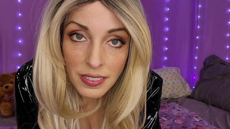 Brenna Lilac: 슈퍼히어로 후장 에 매료