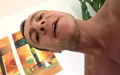 Chơi tay ba nóng bỏng nơi tôi thổi một con cu và được đụ cùng một lúc