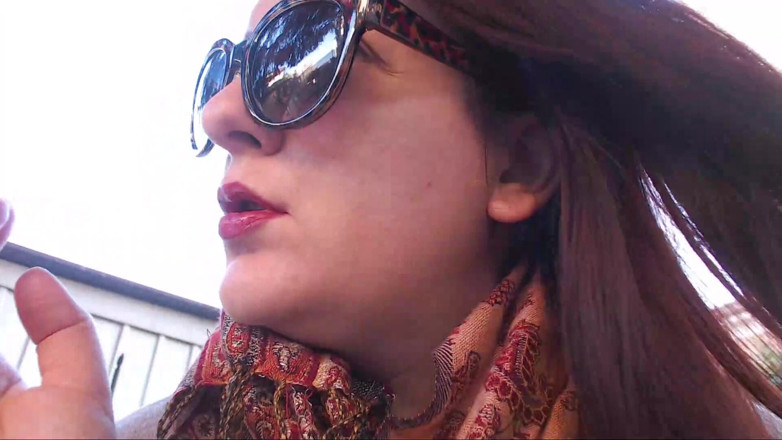 Nicoletta Embassi: Fetish ginjal merah