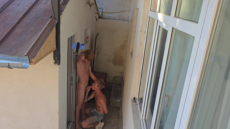 Max Gen: Dietro le quinte un ragazzo con un grosso cazzo che...