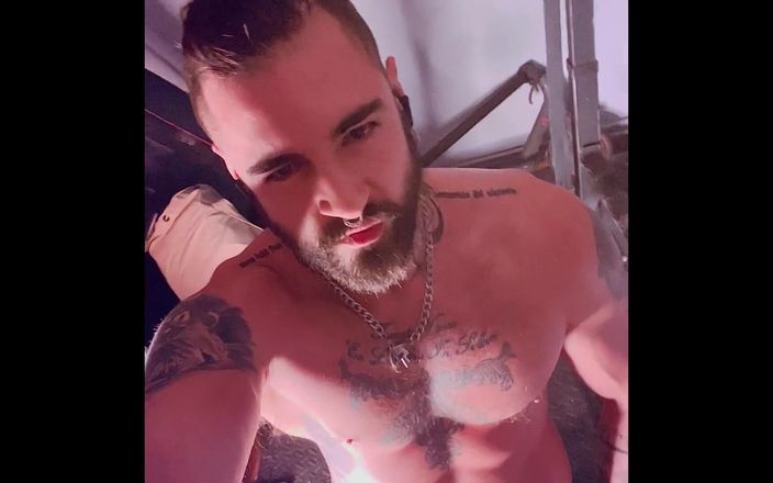 JackSpanish: Masturbação quente na academia soft to hard cock