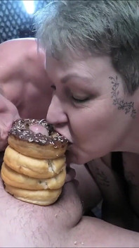 Doughnuts hari jadi Bambi