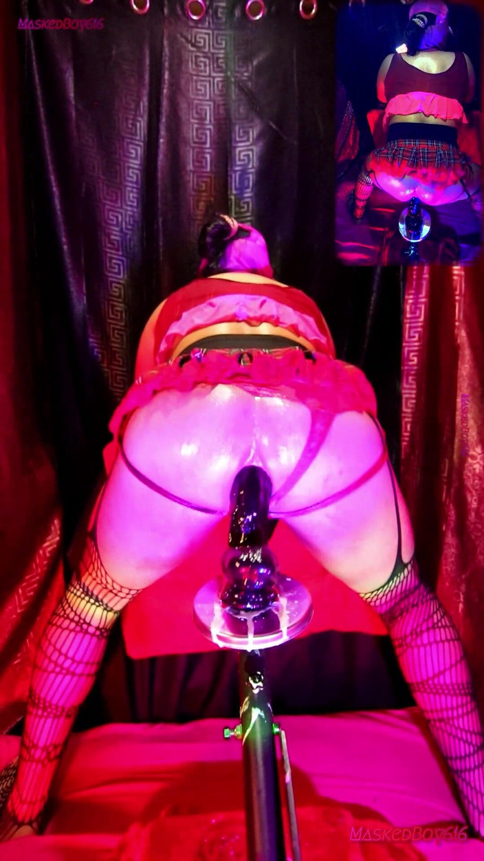 Maskedboy616: Twerking w minispódniczce na moim dildo 2