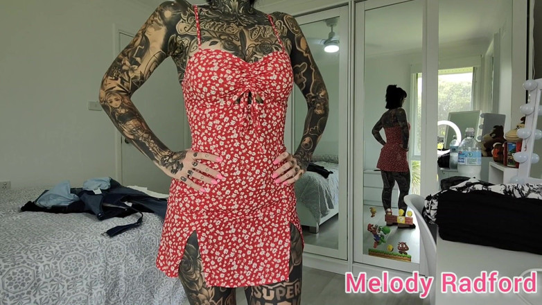 Melody Radford: Des sous-vêtements noirs et des collants de sport essayent melody...