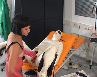 Rubber & Clinic Studio - 1ATOYS: Rubbernurse bermain dengan hambanya