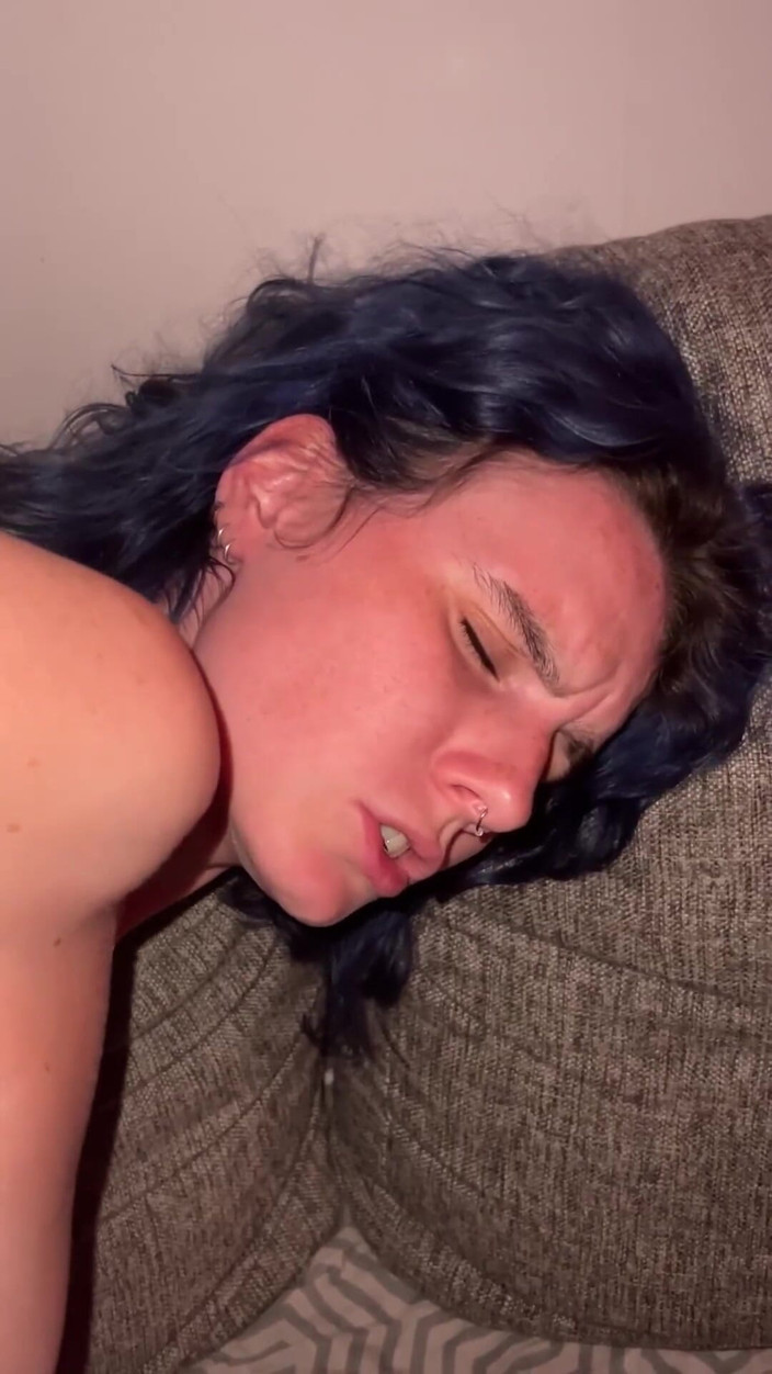 Darcy Dark: Meia-irmã quer o esperma quente do meio-irmão em sua buceta...