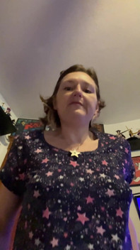 Huge Piss From My Bushy Pussy in My Mate’s Bedroom as the Bathroom Was Occupied!
